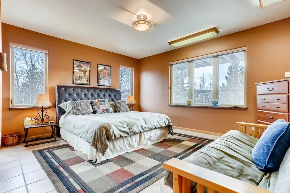 122 Kings Court by Book by Owner