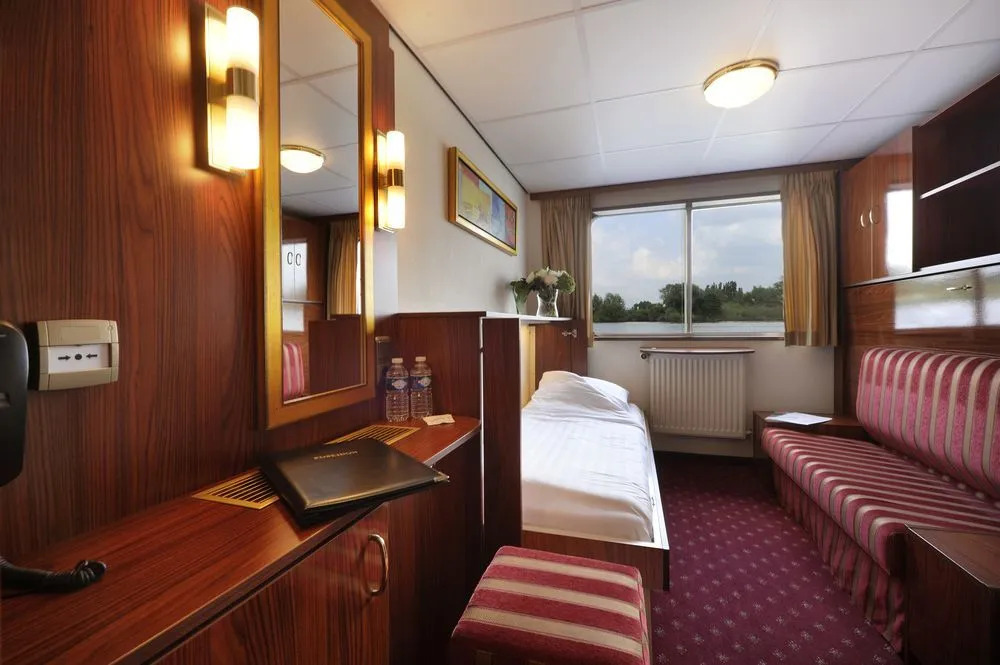 Crossgates Hotelship 3 Star - Altstadt - Düsseldorf