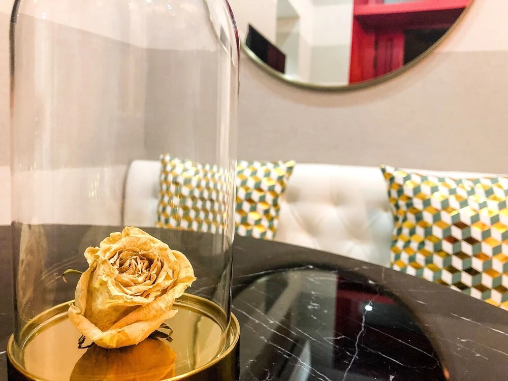 Lis002 · Snuggle up in the Metallic Bed at a Snug, Chic Studio