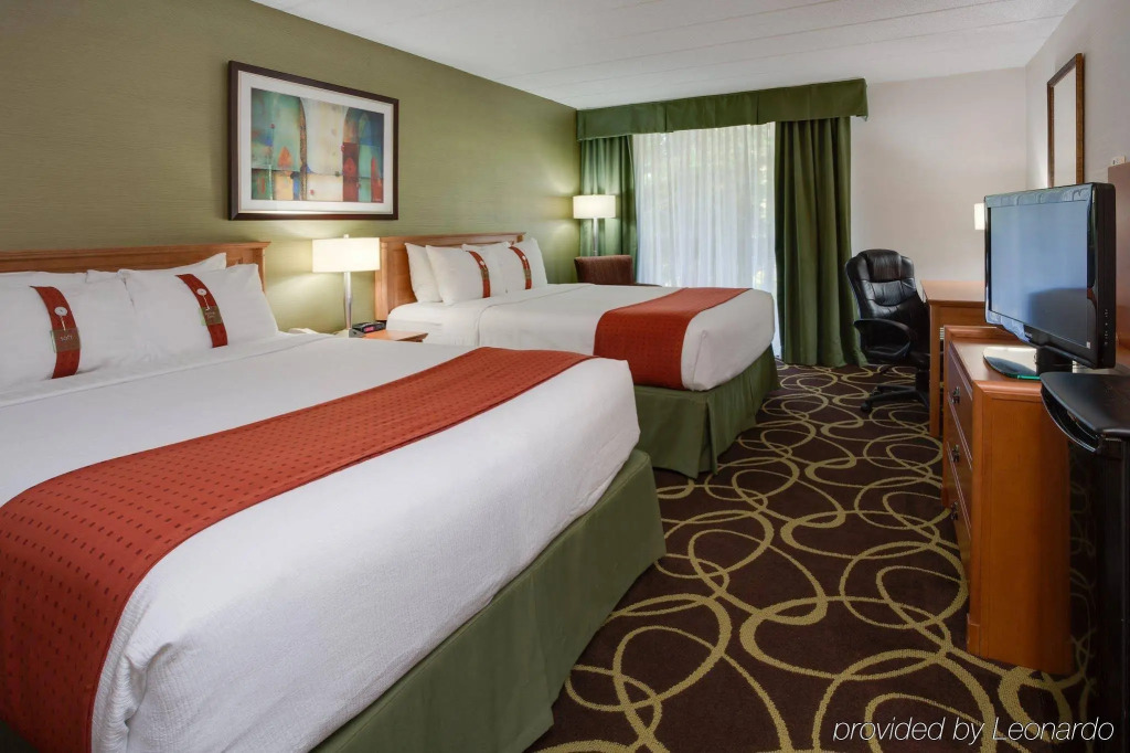 Four Points by Sheraton Point Edward Sarnia