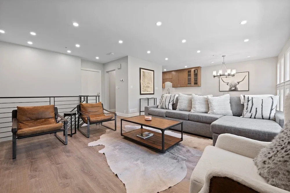 Platinum-Rated 2 Bedroom Ski In, Ski Out Condo In Bc Village