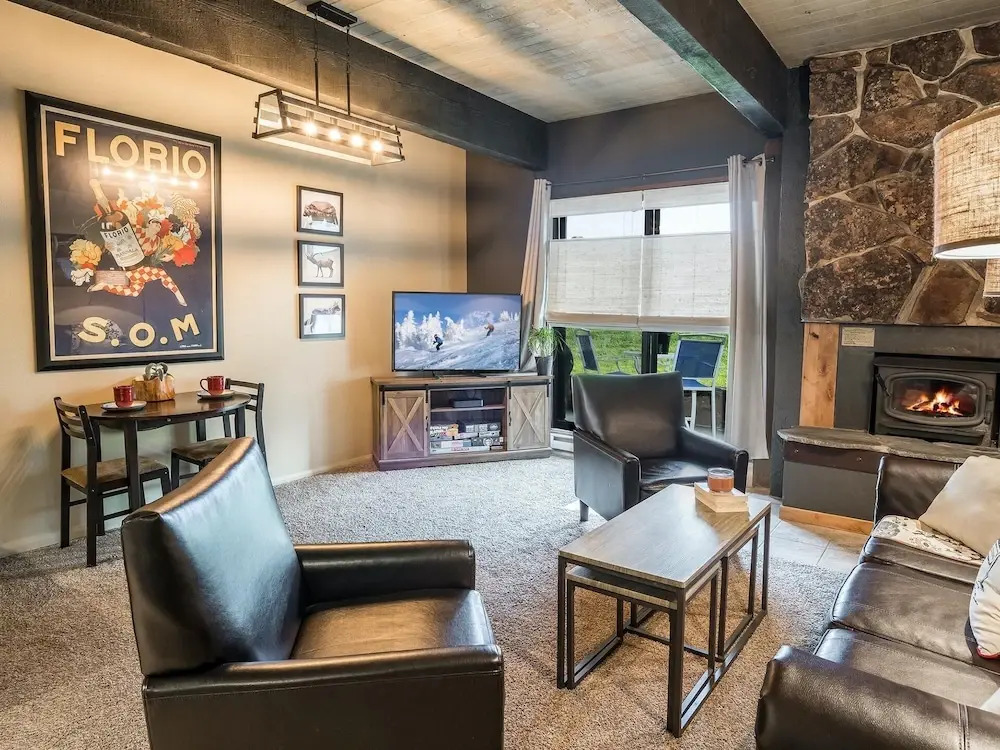 Ski-in ski-out Slope Side - Shuttle, Fireplace, Clubhouse & Wifi