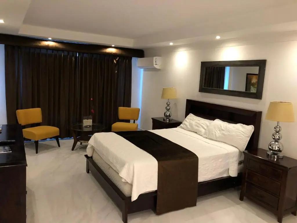 Golden House Hotel & Restaurant