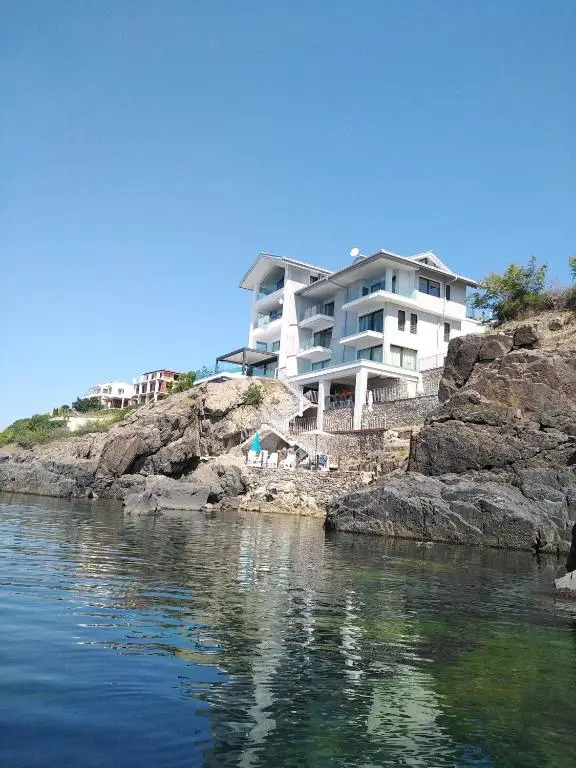 Sea Dream Villa, studio above the sea