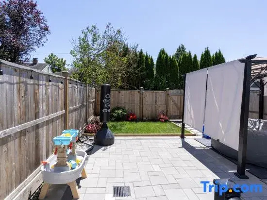 Vancouver quiet cozy 2BR1BA private entry suite near Skytrain
