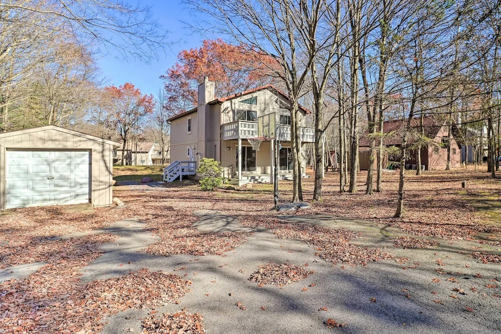 Hike & Swim: Family Home in Albrightsville!