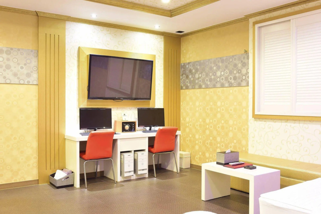 V Hotel