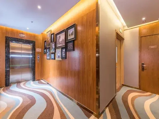 James Joyce Coffetel Hotel (Chaoyang High-speed Railway Station Qingnian Road Subway Station)