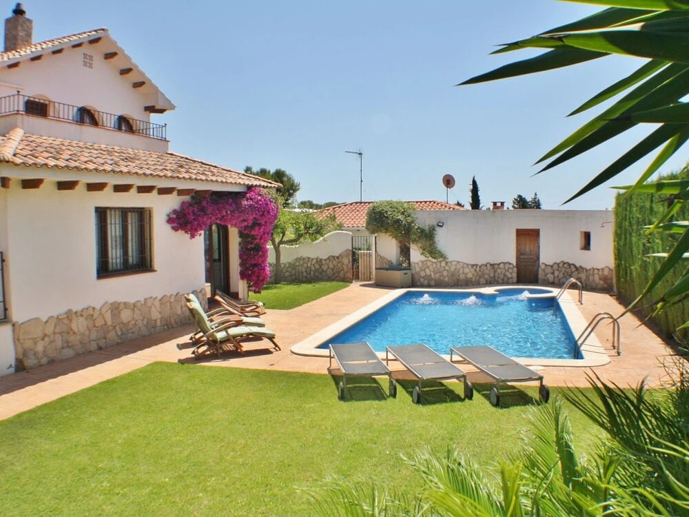 Captivating Villa in El Vendrell With Swimming Pool
