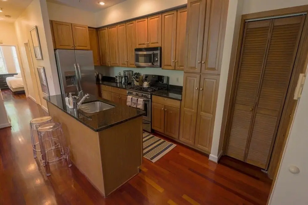 Above Maxwell Wine Bar - Super Central 2bed 2bath