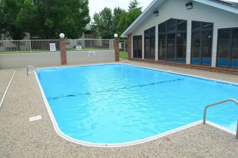 Ozark Breeze - Large Living Areas - Close to all of Branson - Relax on Balcony