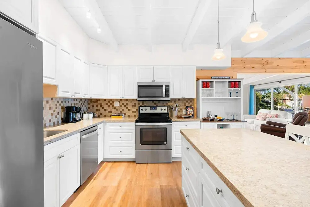 Seabreeze Cove Waterfront Gem 38 Foot Dock Cabana Club