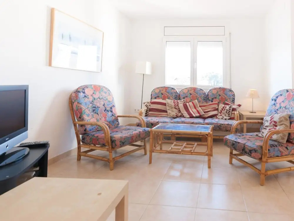 Pretty Holiday Home in L'escala With Swimming Pool