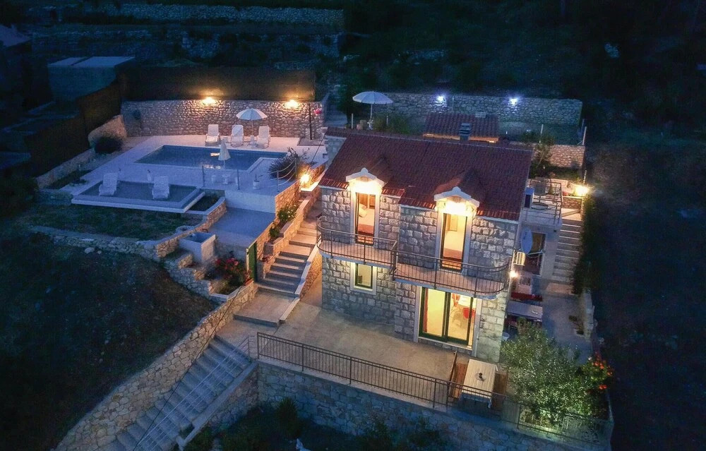 Stunning Home in Podstrana With Wifi and 3 Bedrooms