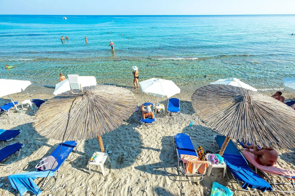 Xenios Dolphin Beach Hotel