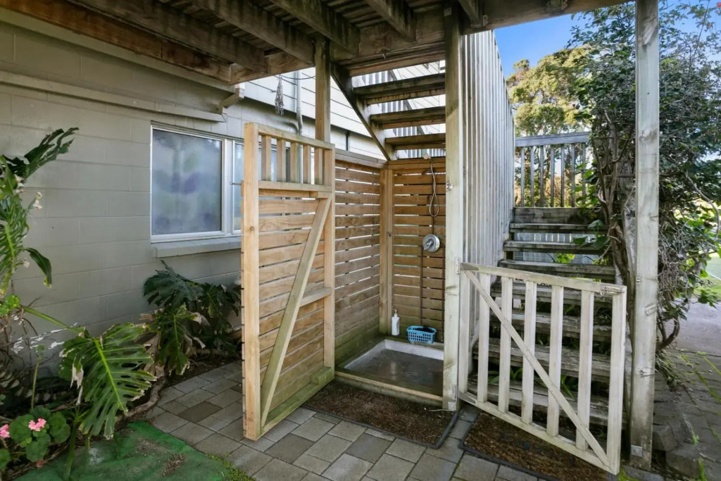 The White Haus - Waihi Beach Upstairs Holiday Unit
