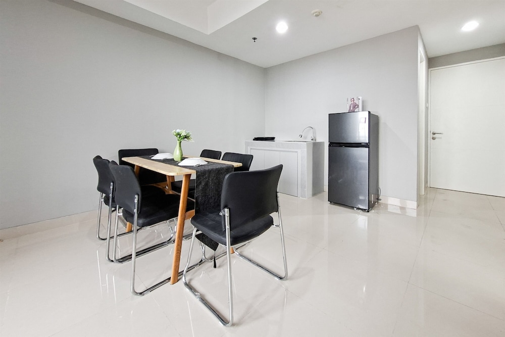 Homey And Spacious 3Br With City View At Apartment The Ayoma