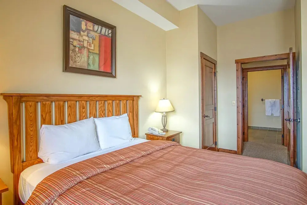 2 Br: Soaring Eagle #411: Luxury Lodging. Great Amenities Slope Side!