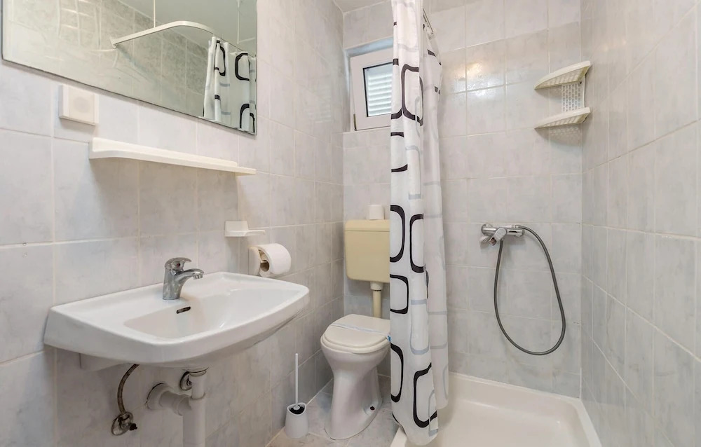 Nice Apartment in Lopar With 1 Bedrooms and Wifi