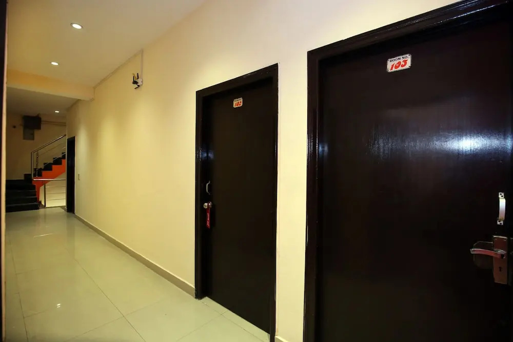 OYO 9927 Hotel Prakash INN