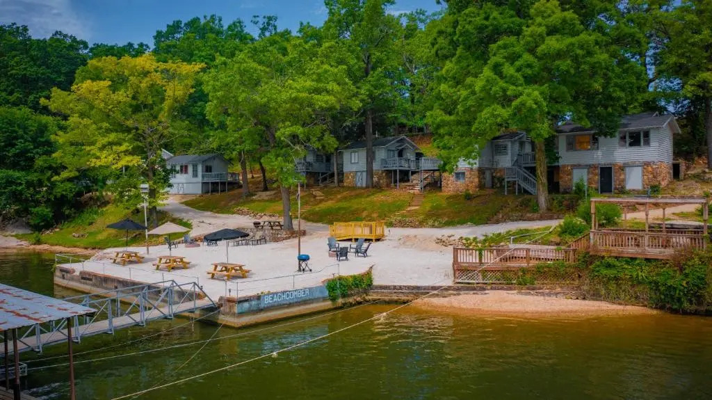 Lakeshore Fishing Cabin #5