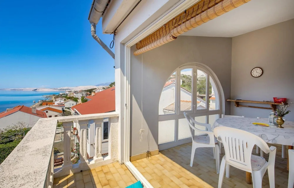 Awesome Apartment in Pag With Wifi and 2 Bedrooms