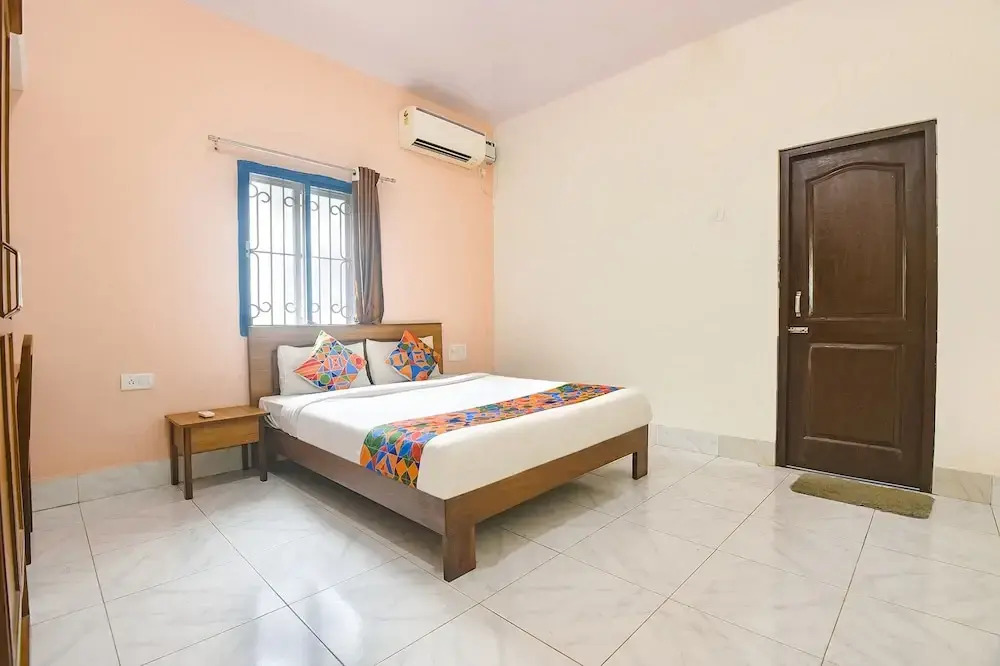 Via Joeys Place - Nr Panjim