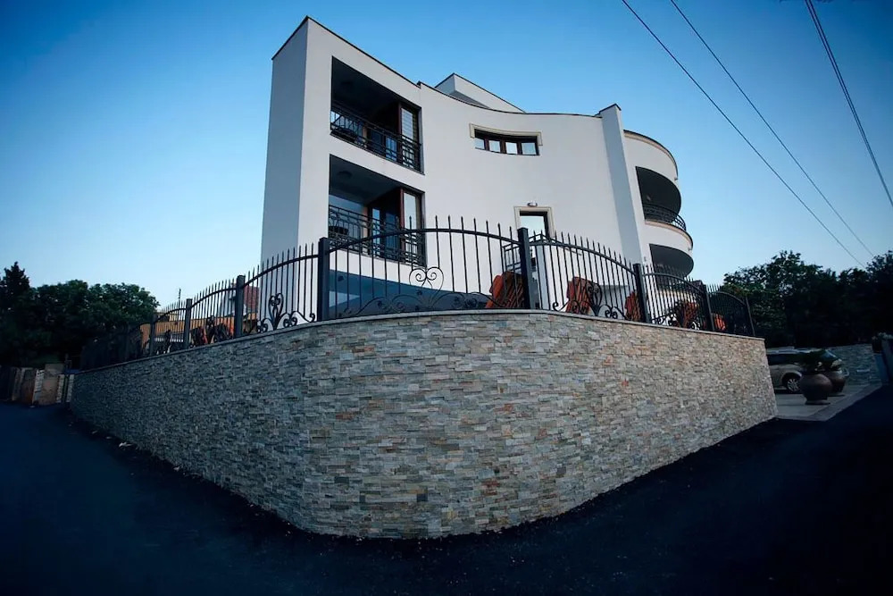 Villa M
