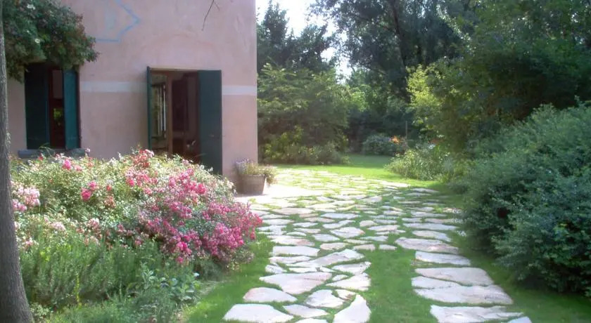 Roses Garden House