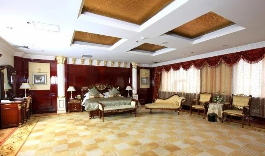 Huazhong Holiday Hotel