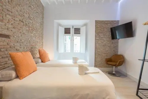 Te1A-El Teatro Brick Wall Suite Prime Location