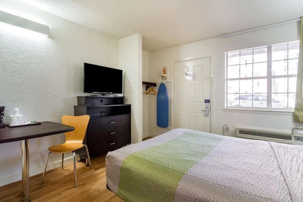 Plano Inn & Suites