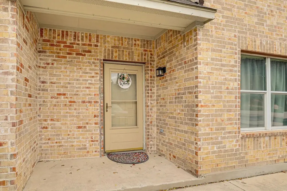 Suburban San Antonio Stay Near Parks & Hospitals