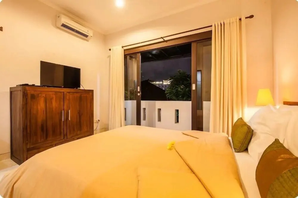 SMV . 8-BR · 8BR Pool Prime Area Walk to Beach N Shops Legian