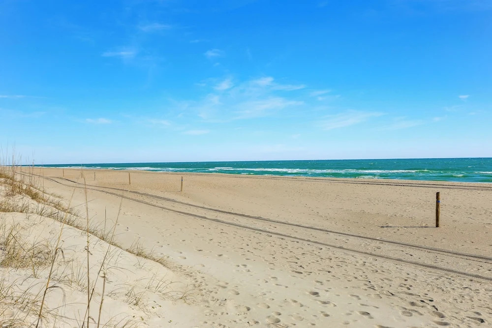 Steps to Boardwalk: 2 Blocks From the Beach Access