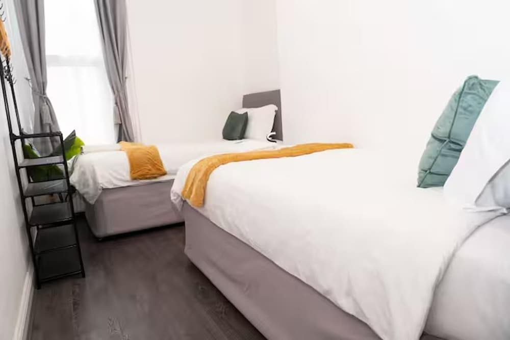 Near Transport - Parking - Wifi - Sleeps 3