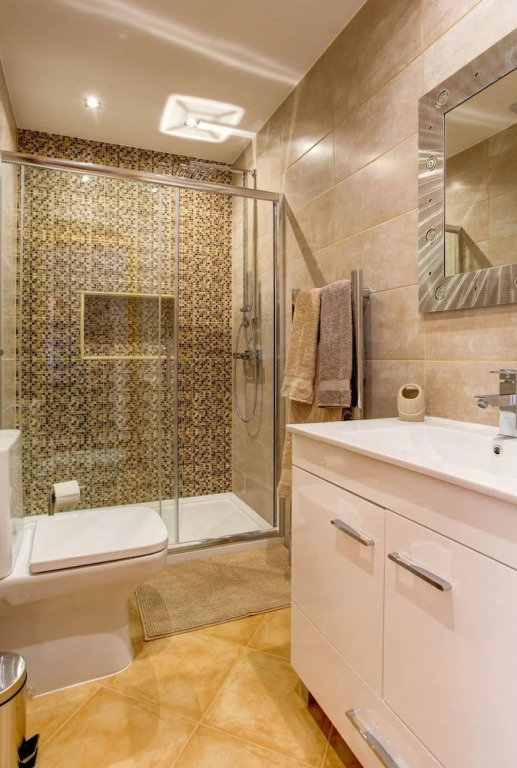 Elizabet Modern Apartment in the Heart of the Ci