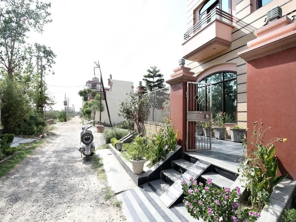 OYO 15347 Dhingra Residency
