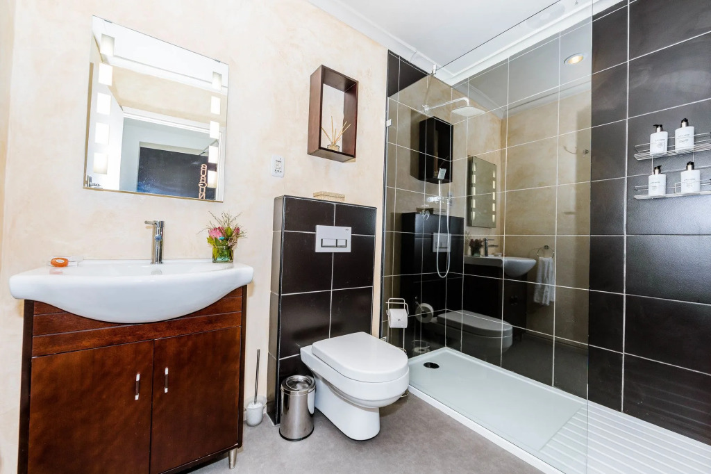 Le Petit Chateau Guest House