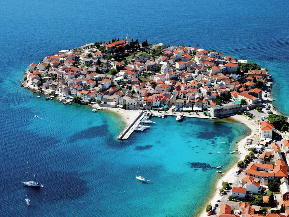 Apartment With Wifi, at 4 km. From City of Trogir