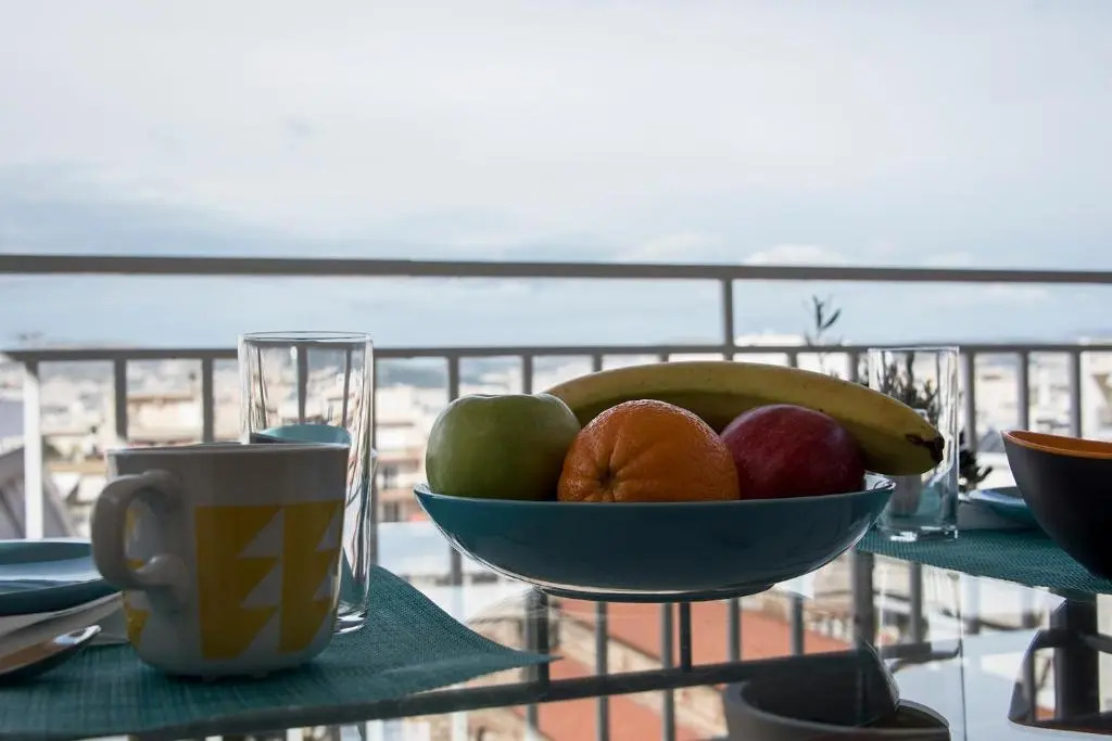 EL GRECO bright, airy penthouse in trendy Petralona