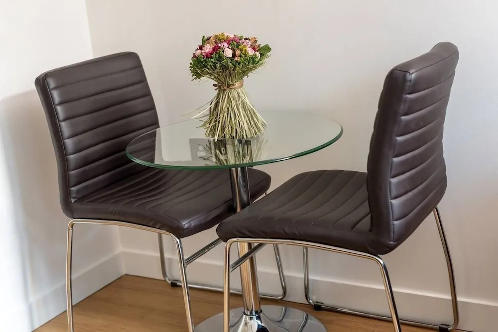 Modern Yet Homely Quartermile Apartment With Elevator