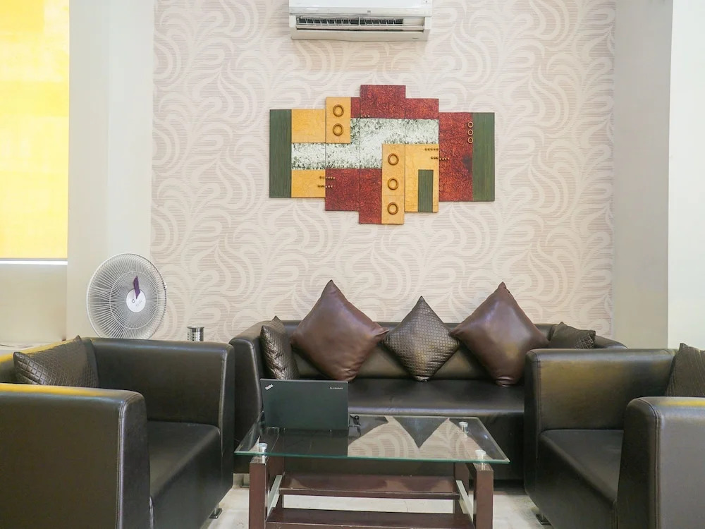 OYO Flagship 15614 Hotel Olive KEM Hospital