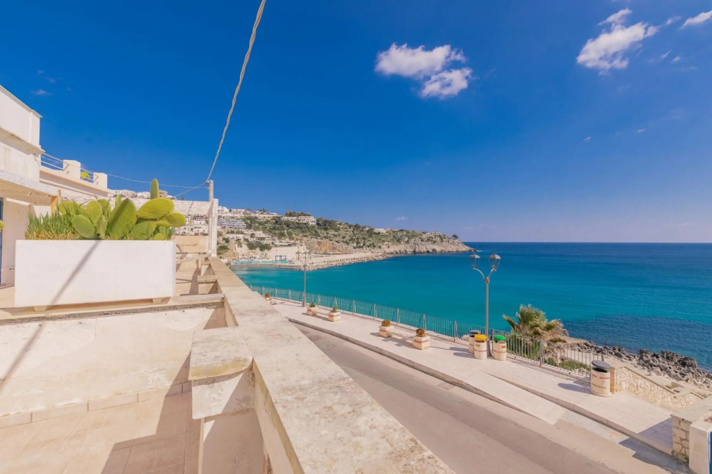 Holiday home with sea view in Castro, on the Adria-Marinè