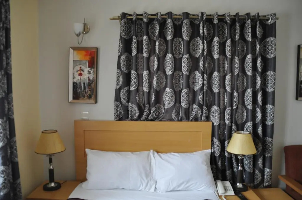 Auris Court Suites & Apartment
