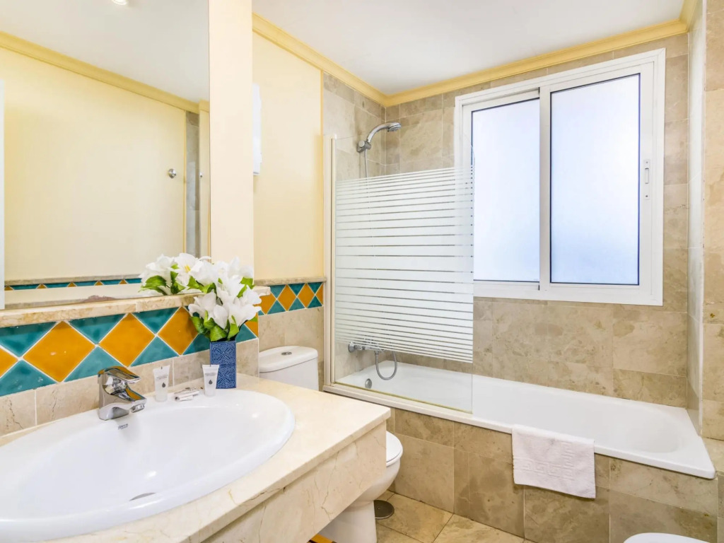Pet Friendly apartment on the beach 306