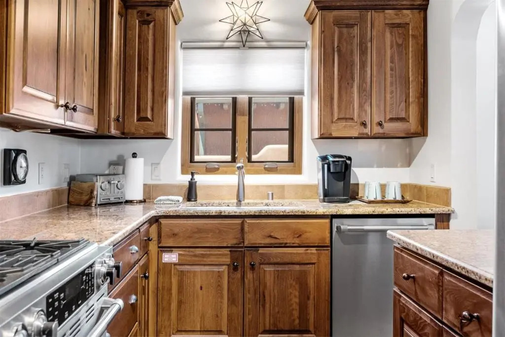 Casa O'keeffe - Five-minute Walk to The Plaza, Quiet Neighborhood, Comfort and Convenience