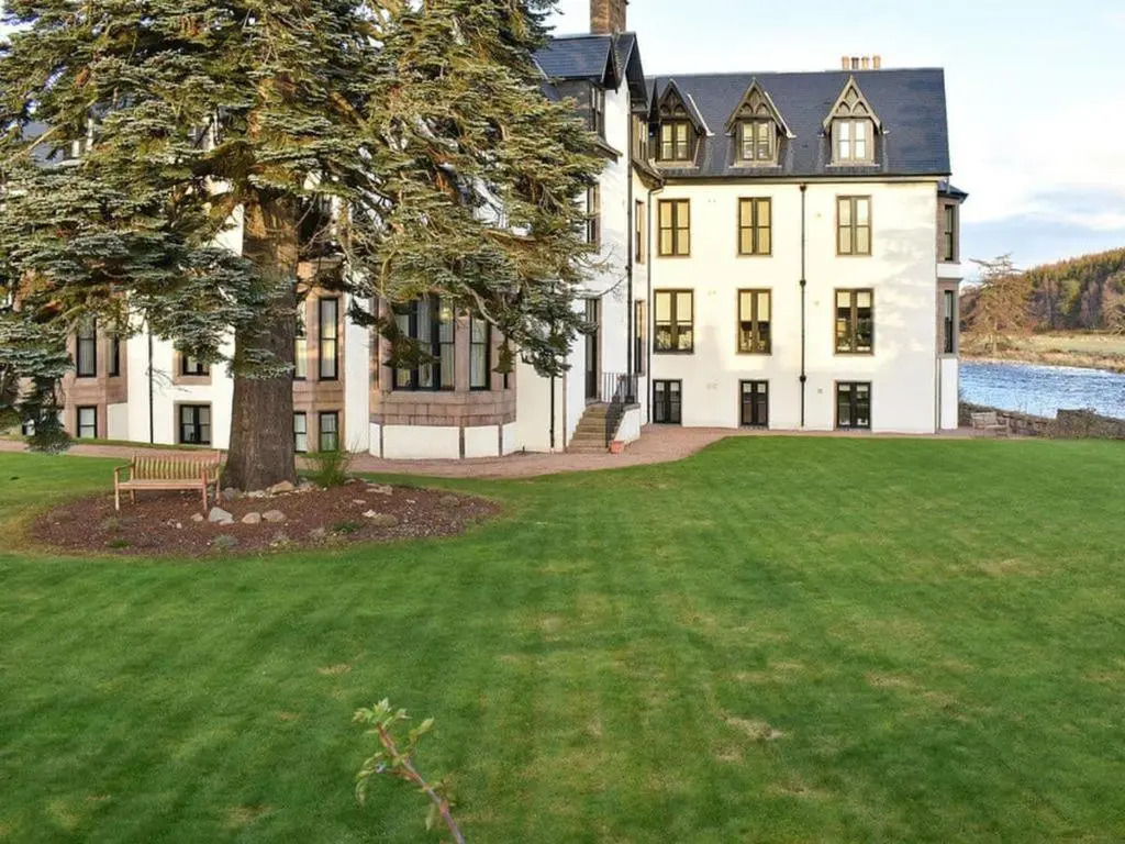 Lovely 2 Bedroom Apt in Ballater on the River Dee