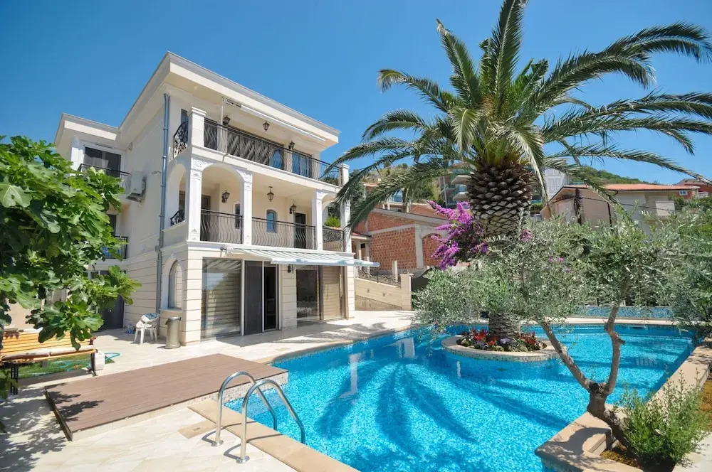 St. George Apartments and Villa with pool