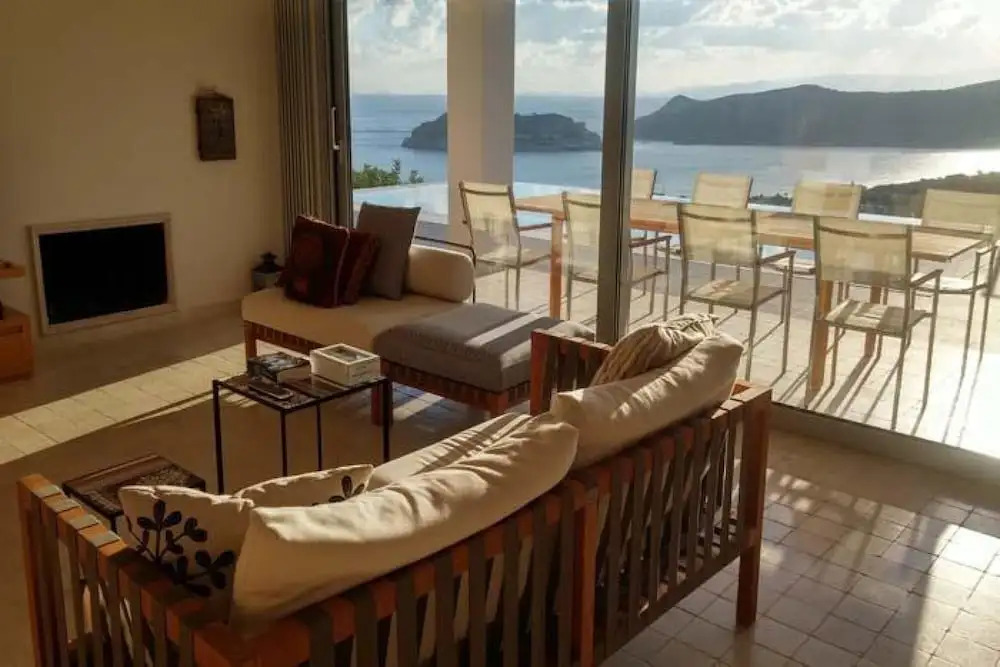Sea View 3 Bedroom Villa Close to the Beach